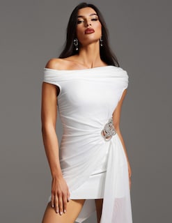 Foto 4 | Vestido Bella Barnett Elegante Con Hombros Descubiertos Y Fruncidos Blancos - Venta Internacional.