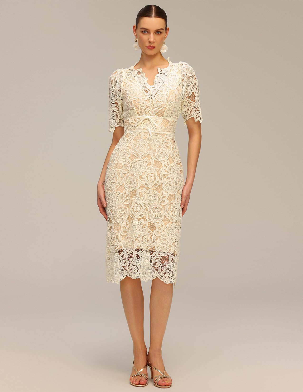 Foto 3 pulgar | Vestido Tsukko Beige De Manga Corta Con Bordado De Flores Y Cuello En V - Venta Internacional.