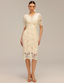 Foto 2 | Vestido Tsukko Beige De Manga Corta Con Bordado De Flores Y Cuello En V - Venta Internacional.