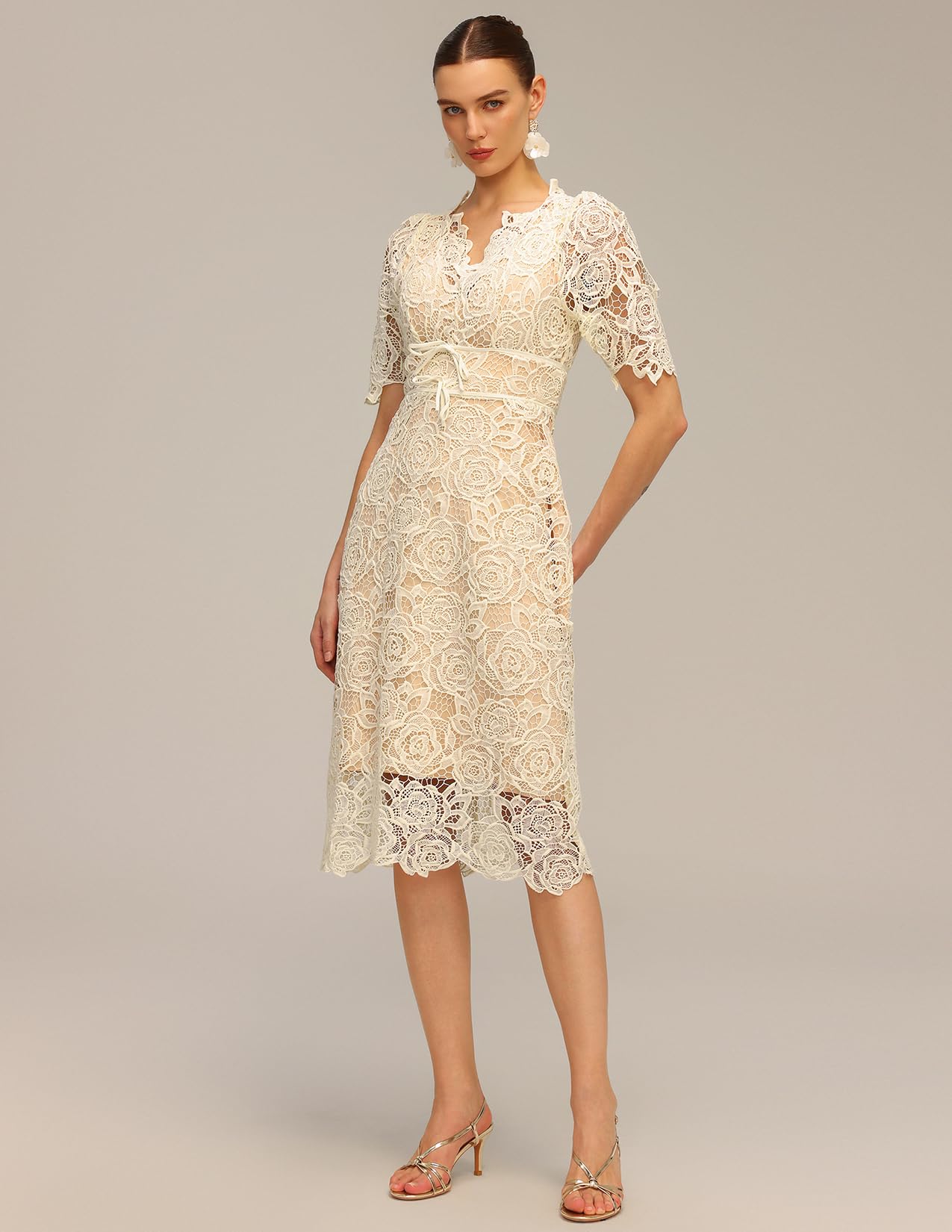 Foto 4 pulgar | Vestido Tsukko Beige De Manga Corta Con Bordado De Flores Y Cuello En V - Venta Internacional.