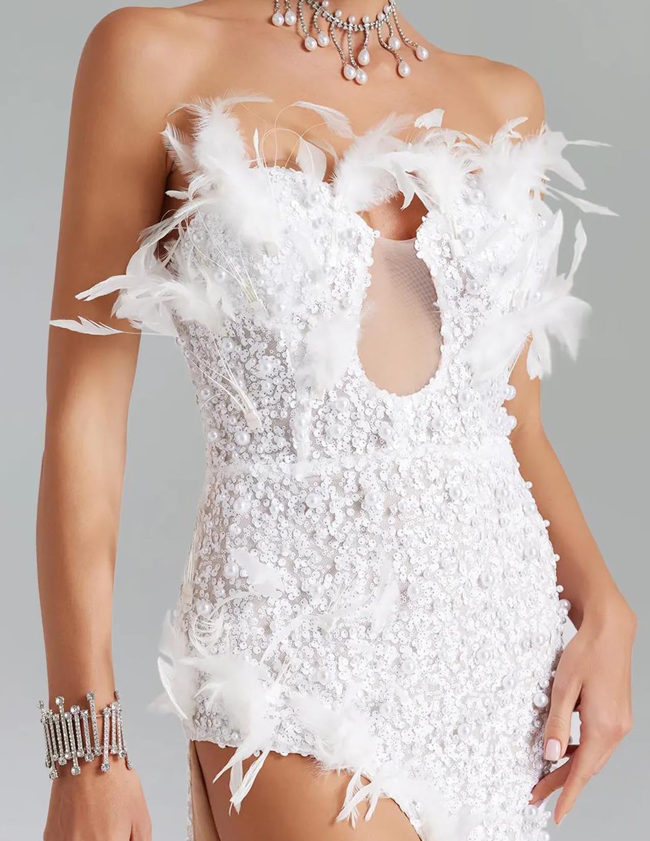 Foto 6 pulgar | Vestido Largo Sin Tirantes Bella Barnett Con Lentejuelas Y Plumas Blancas Y Perlas - Venta Internacional.