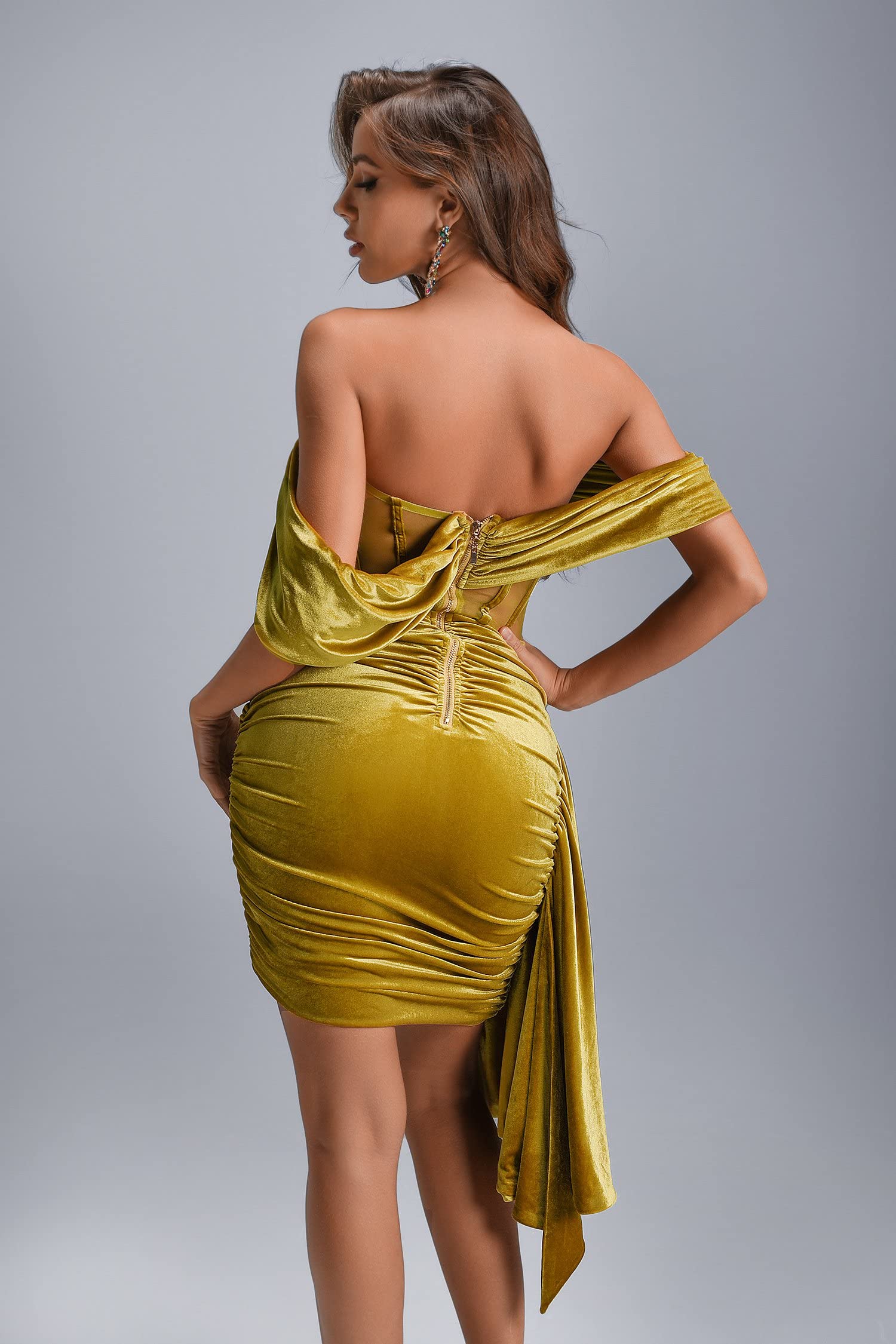 Foto 3 pulgar | Minivestido Bella Barnett Con Corsé De Terciopelo Con Hombros Descubiertos, Amarillo - Venta Internacional.