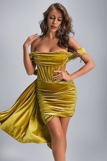 Foto 4 | Minivestido Bella Barnett Con Corsé De Terciopelo Con Hombros Descubiertos, Amarillo - Venta Internacional.
