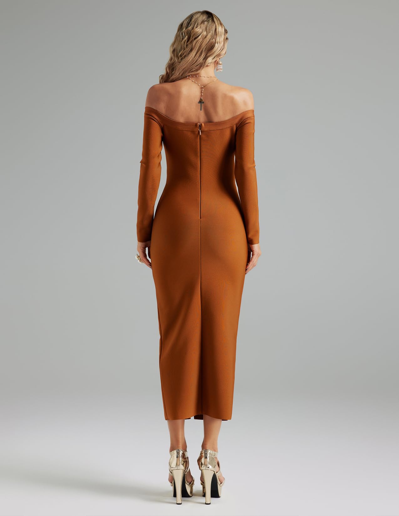 Foto 5 pulgar | Vestido Largo Bella Barnett Marrón Con Hombros Descubiertos Fruncidos Para Mujer - Venta Internacional.
