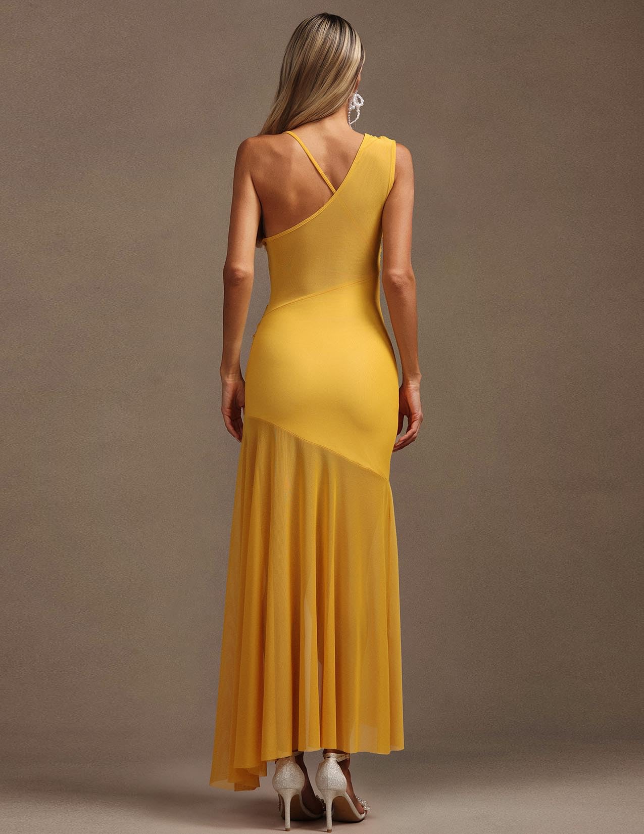 Foto 5 pulgar | Vestido Tsukko Con Nudo Amarillo Y Tirantes Finos Y Abertura Asimétrica - Venta Internacional.