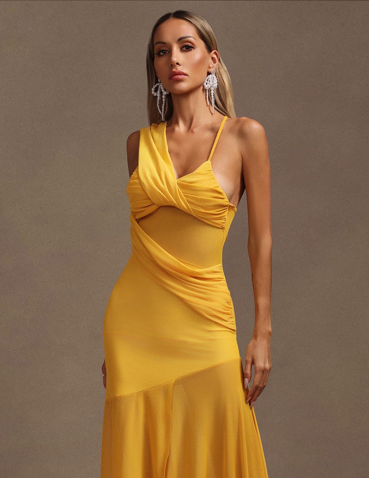 Foto 6 pulgar | Vestido Tsukko Con Nudo Amarillo Y Tirantes Finos Y Abertura Asimétrica - Venta Internacional.