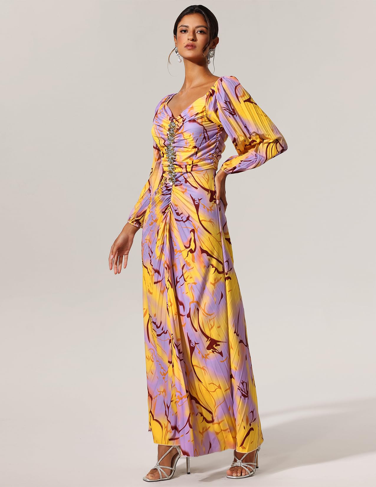 Foto 2 | Vestido Largo Con Estampado Floral De Diamantes Y Hombros Descubiertos De Tsukko - Venta Internacional.