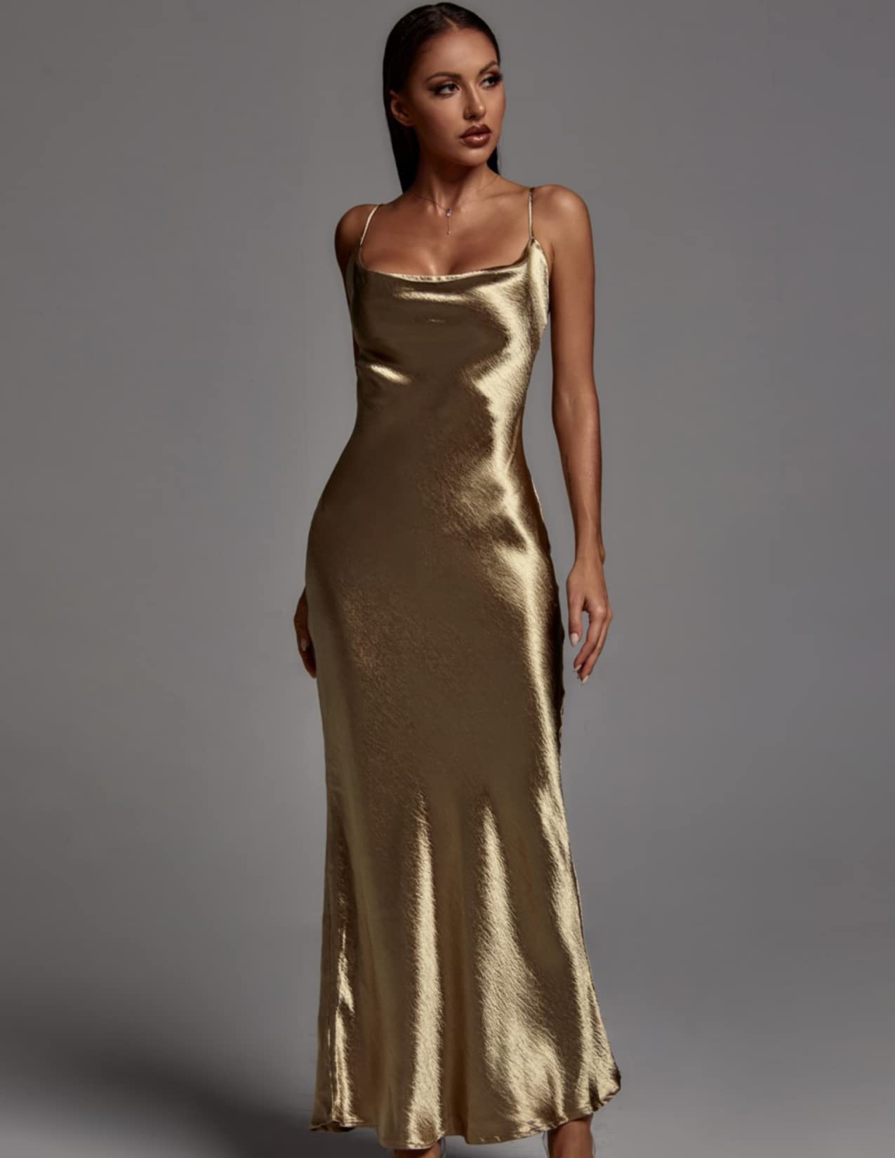 Foto 2 | Vestido Bella Barnett Satinado Con Tirantes Finos Sin Espalda, Dorado - Venta Internacional.