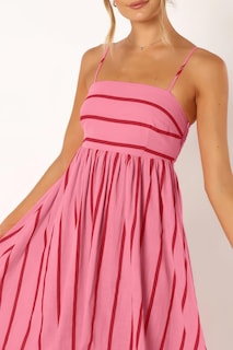 Foto 6 | Vestido Largo Chouyatou Para Mujer, Con La Espalda Rayada, Fruncido, Color Rojo Sandía - Venta Internacional.
