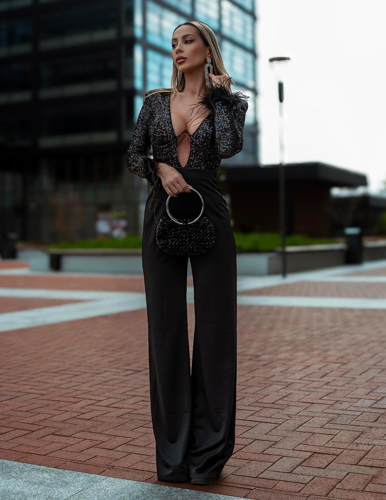 Foto 2 | Mono Bella Barnett Negro De Manga Larga Con Puños De Plumas Para Mujer - Venta Internacional.
