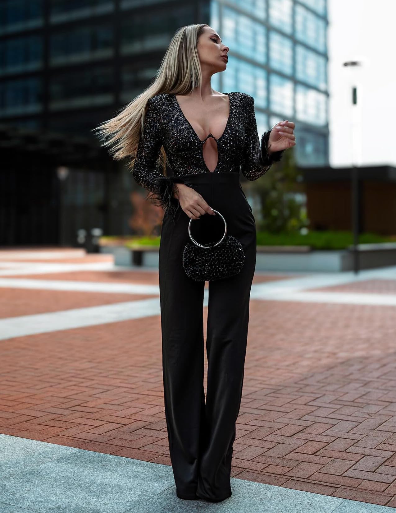 Foto 4 pulgar | Mono Bella Barnett Negro De Manga Larga Con Puños De Plumas Para Mujer - Venta Internacional.