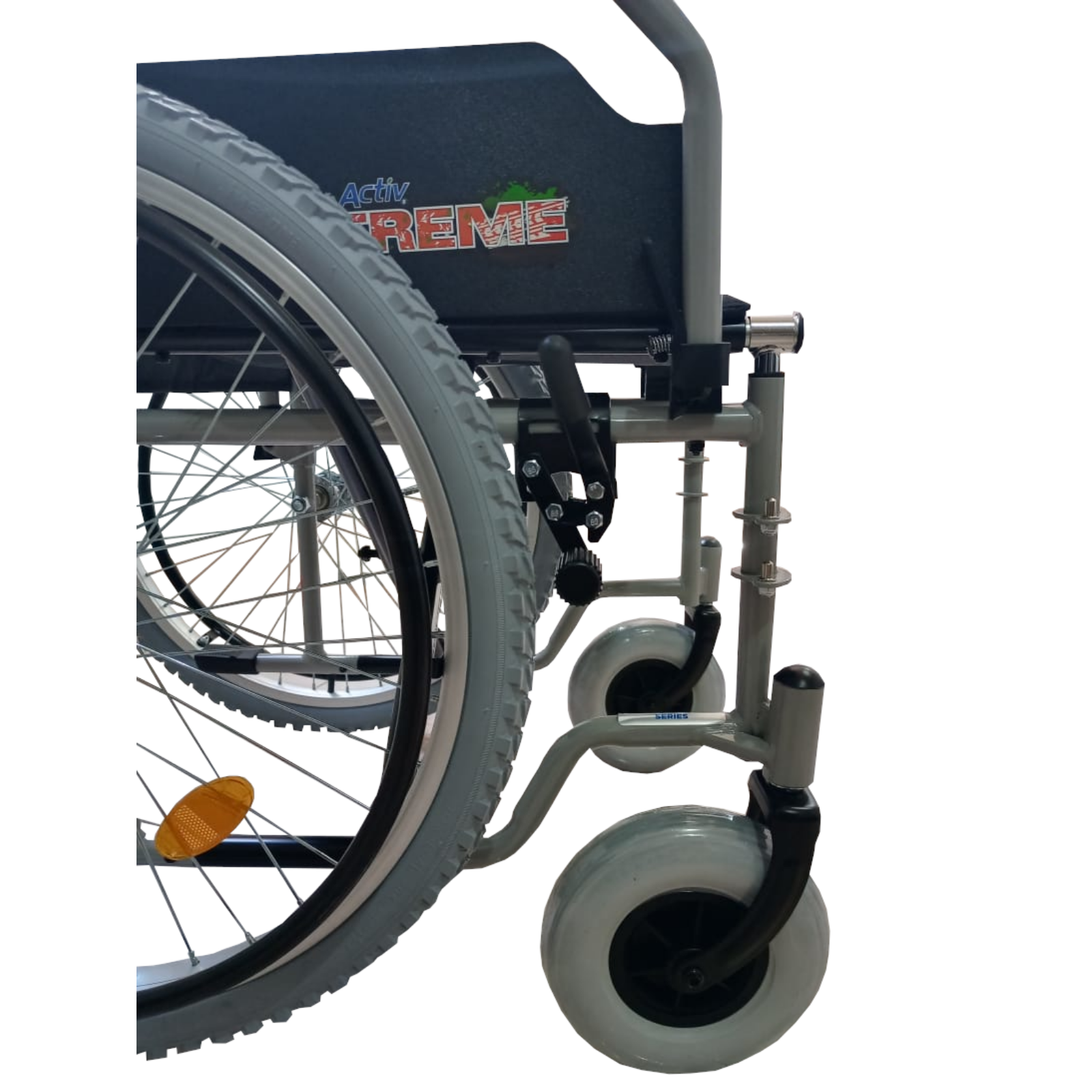 Foto 2 | Silla de Ruedas ReActiv R218027Br-TN color Gris Bruma Todo Terreno Xtreme con Elevapiernas 18''