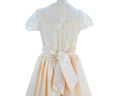 Foto 4 | Vestido De Primera Comunión Carana Shantung Color Vainilla Tela Bordada En Cuerpo T10