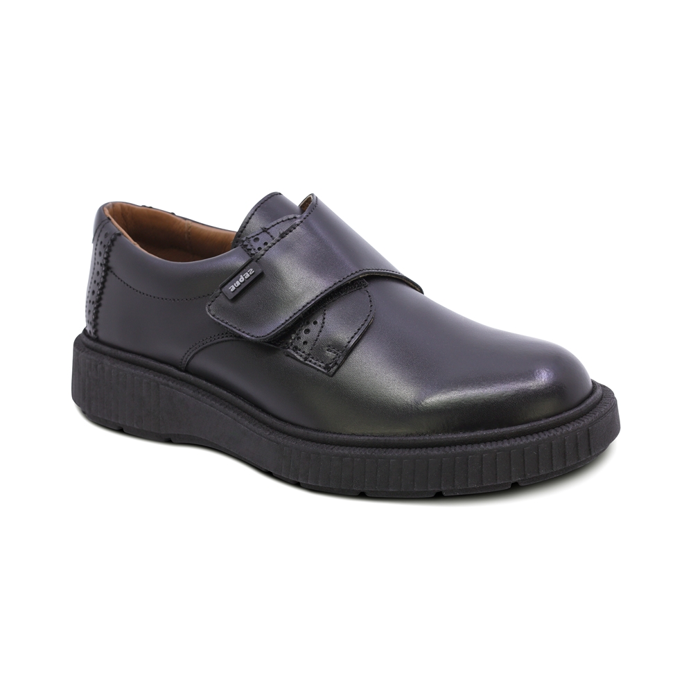 Zapato Escolar Audaz Para Niño De Piel En Negro Igor Con Tira Guresa De Contacto