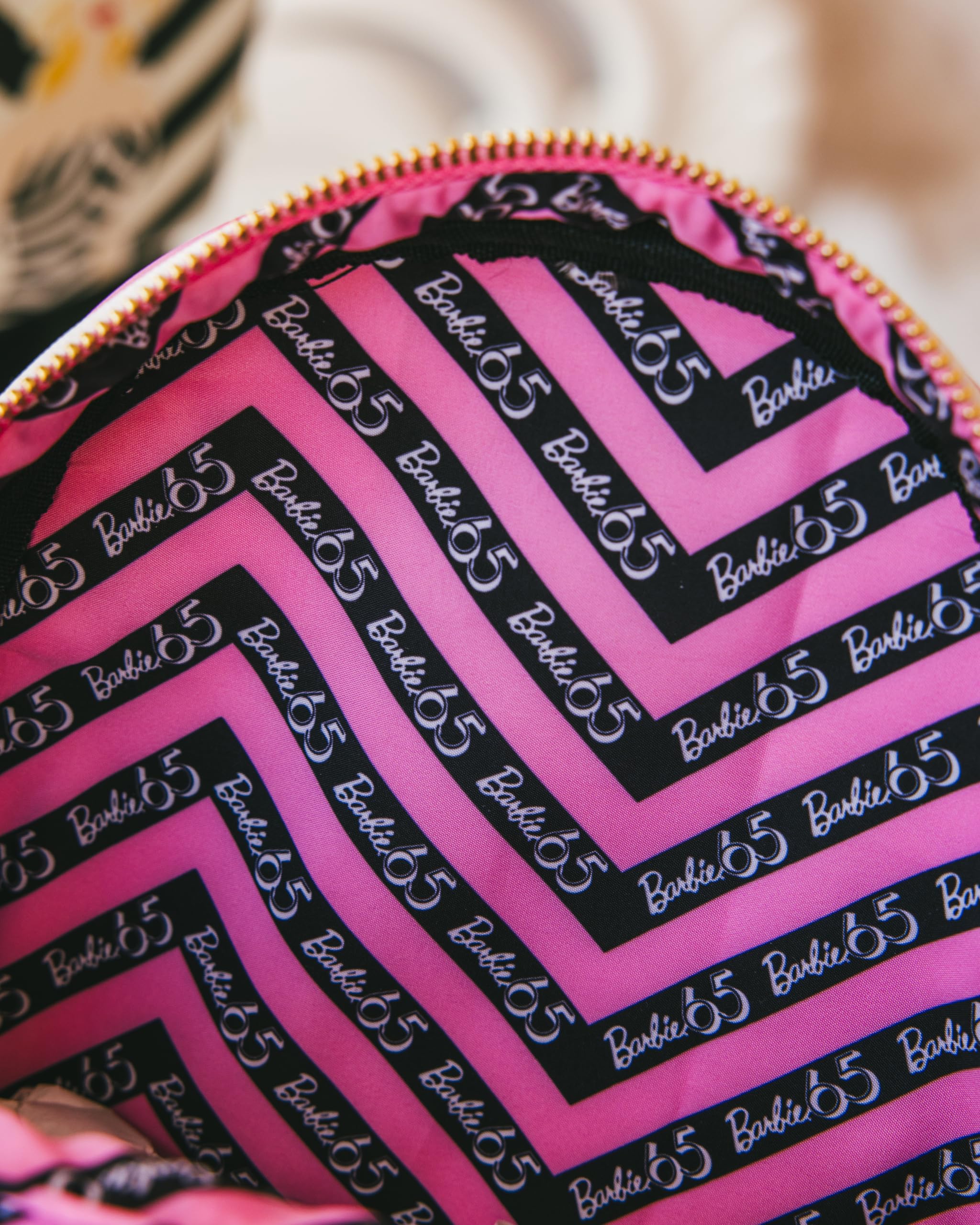 Foto 6 pulgar | Minimochila Loungefly Barbie, 65 Aniversario De Barbie - Venta Internacional.