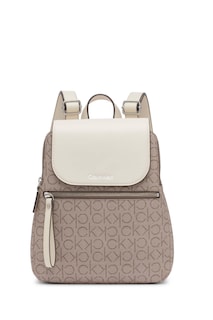 Foto 1 | Mochila Reyna Signature Key Item De Calvin Klein, Color Almendra - Venta Internacional.