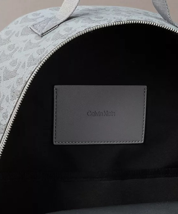 Foto 4 | Mochila Calvin Klein Jacquard Monograma Sp4060 Gris Escolar Unisex - Original