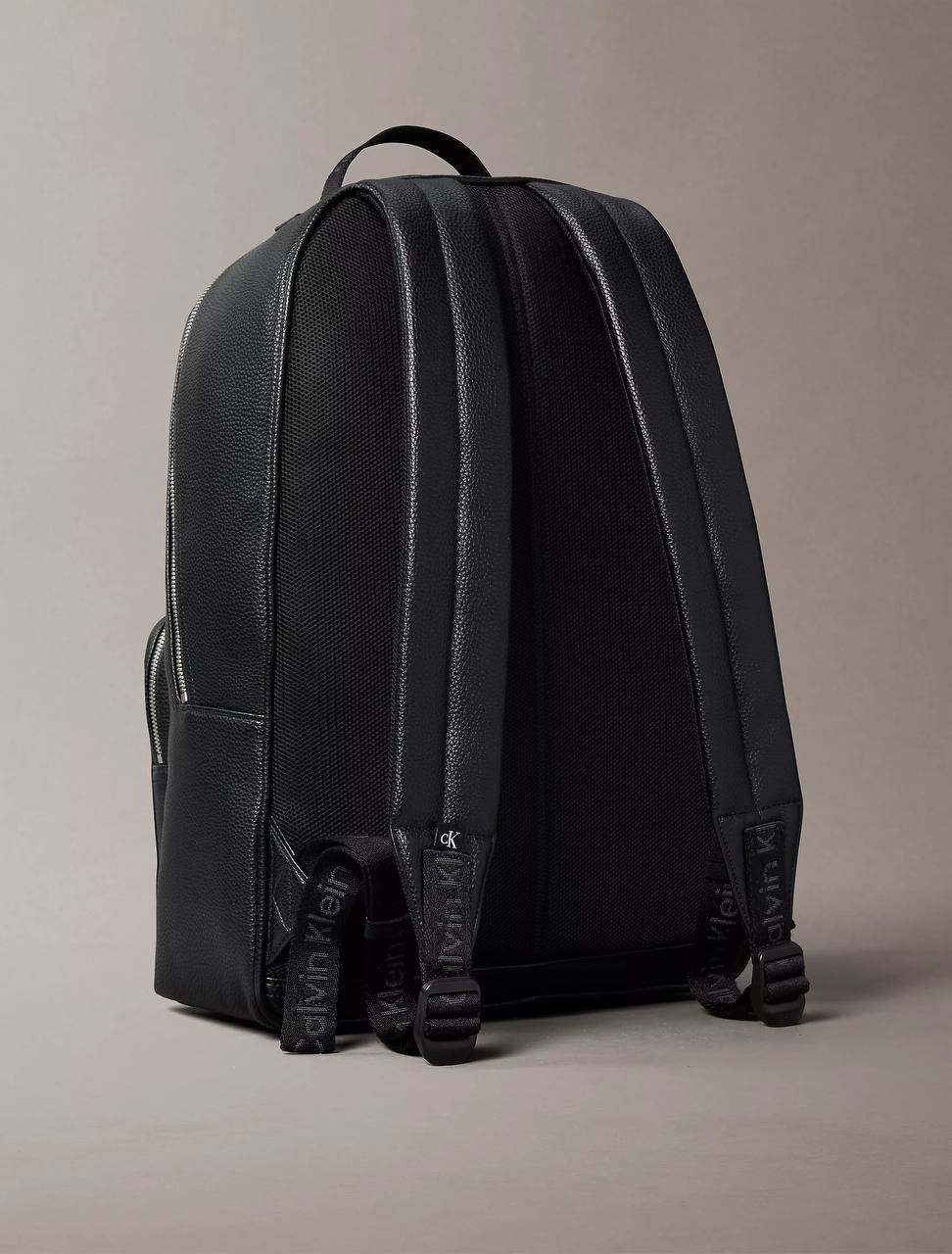 Foto 3 pulgar | Mochila Calvin Klein Backpack Piel Campus Color Negro Escolar Unisex 8757 - Original