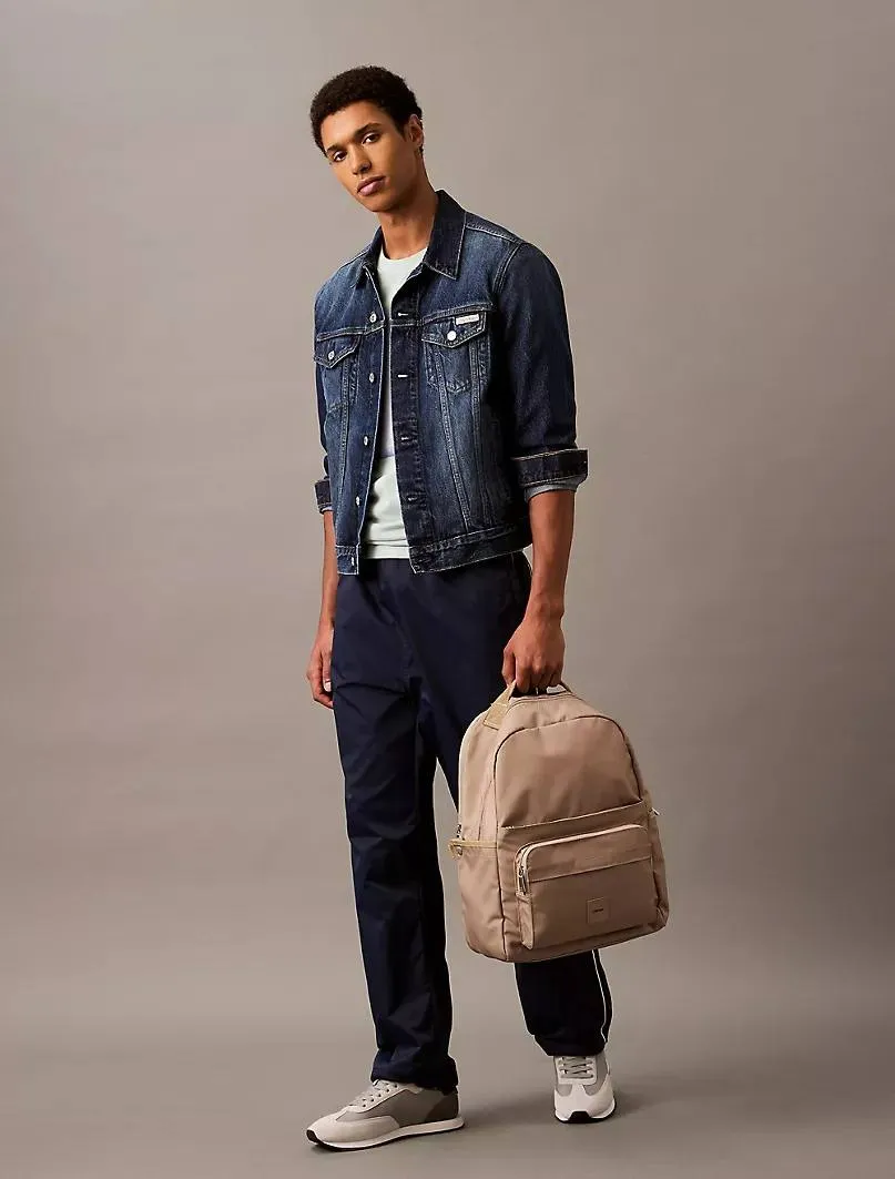 Foto 4 pulgar | Mochila Calvin Klein Escolar Utilitaria Backpack Porta Laptop Espacioso Beige