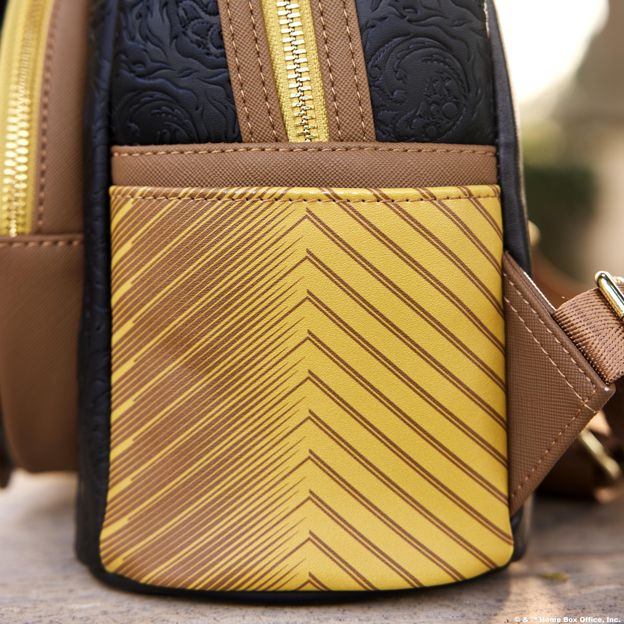 Foto 5 | Mochila Loungefly House of The Dragon Crown de Cuero Vegano - Venta Internacional