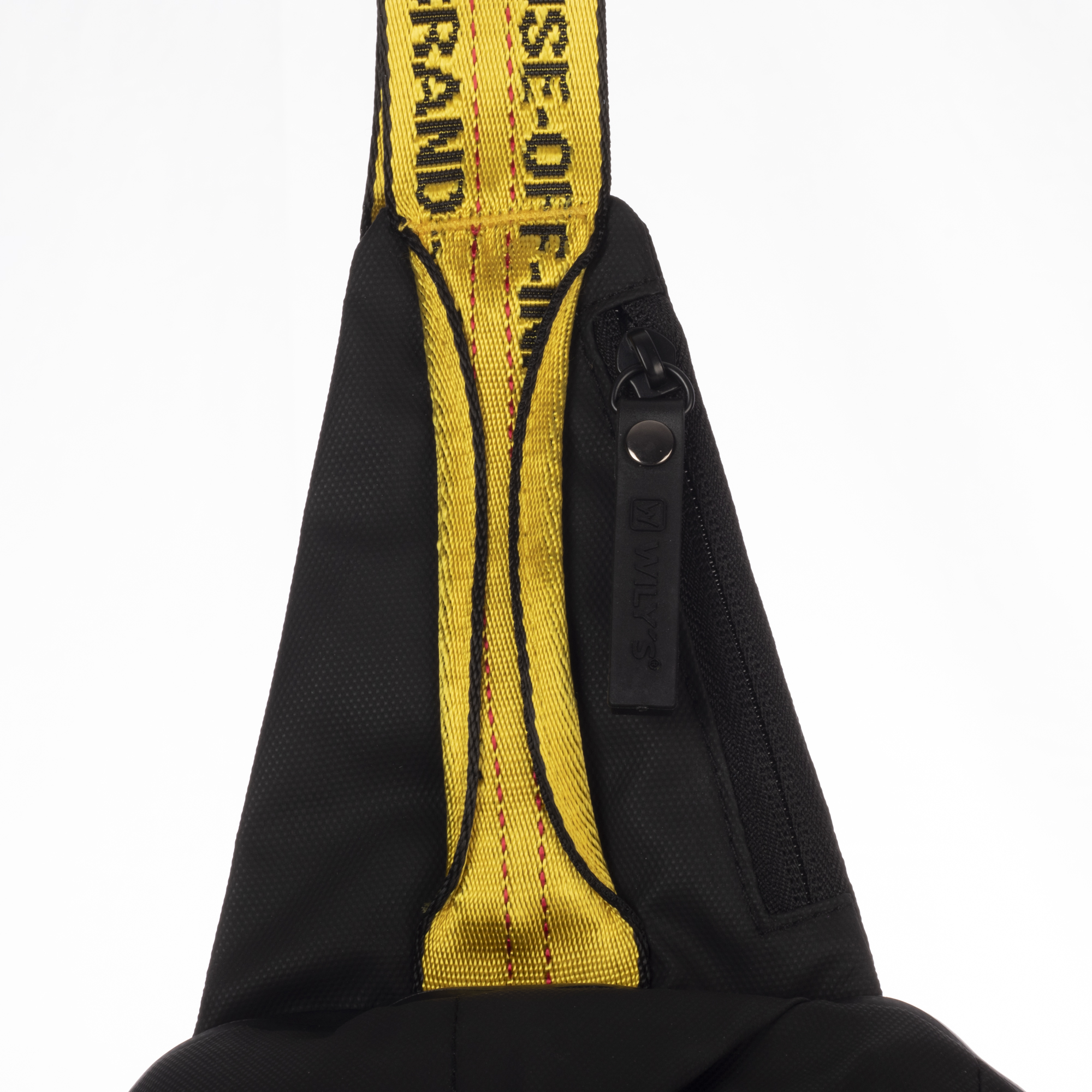 Foto 4 | Mochila Cruzada Negro Con Amarillo Cierre Medio Wilys Diseño De La Tela Liso