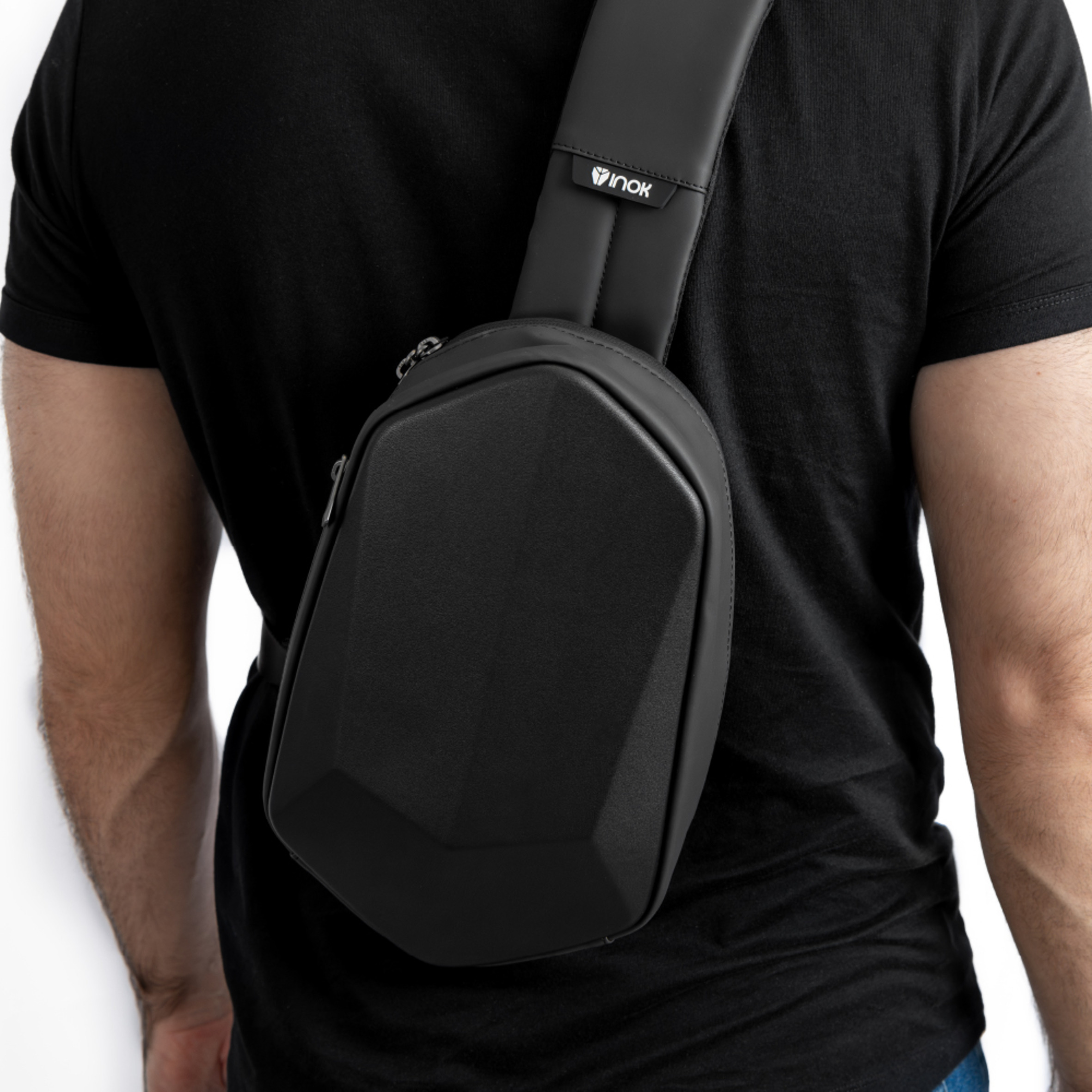 Foto 6 | Mochila Cruzada Inok A-05, Antirrobo, Impermeable Y Ligera Para Hombre Y Mujer, Color Negro Con Carcasa Dura De 2.5 L