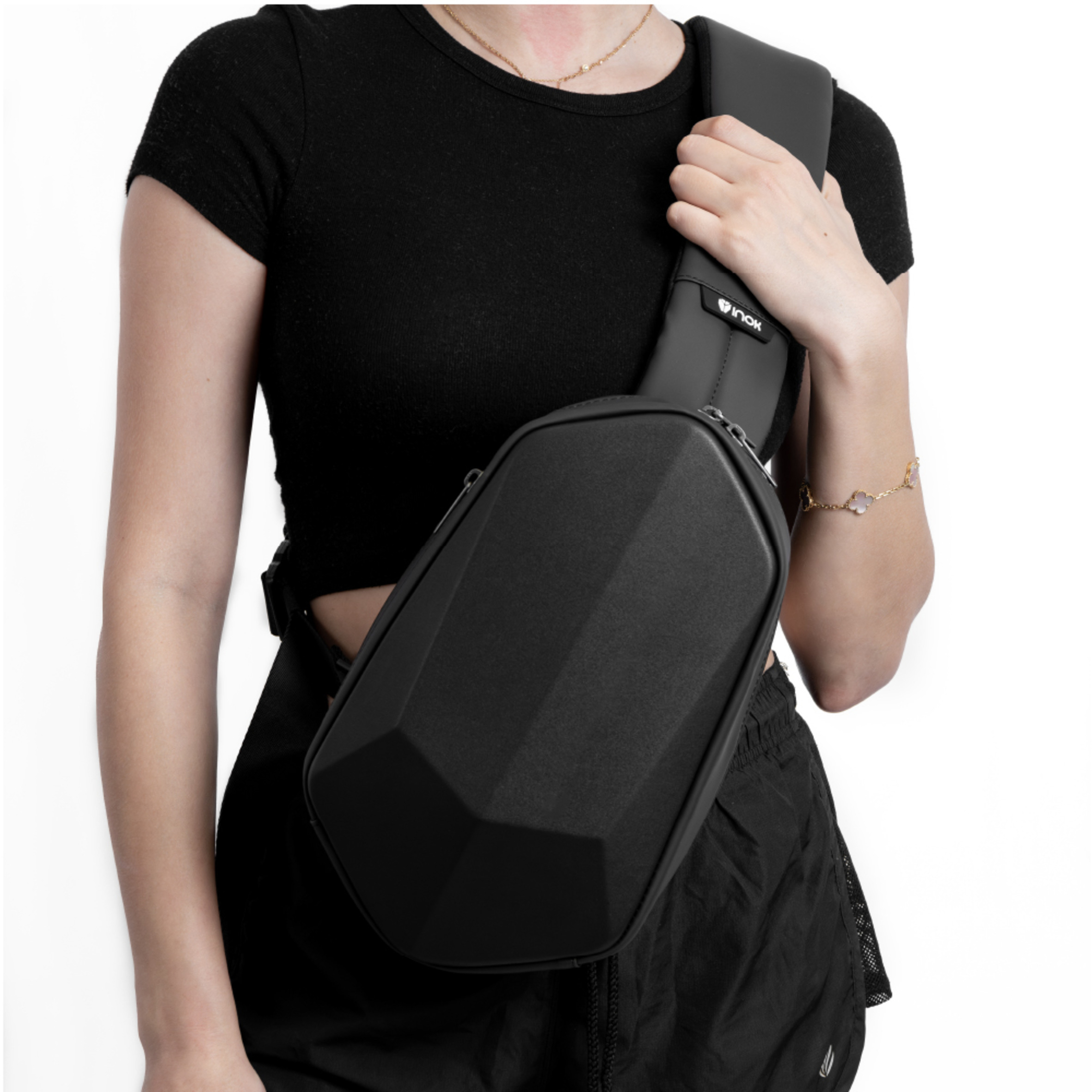Foto 7 | Mochila Cruzada Inok A-05, Antirrobo, Impermeable Y Ligera Para Hombre Y Mujer, Color Negro Con Carcasa Dura De 2.5 L