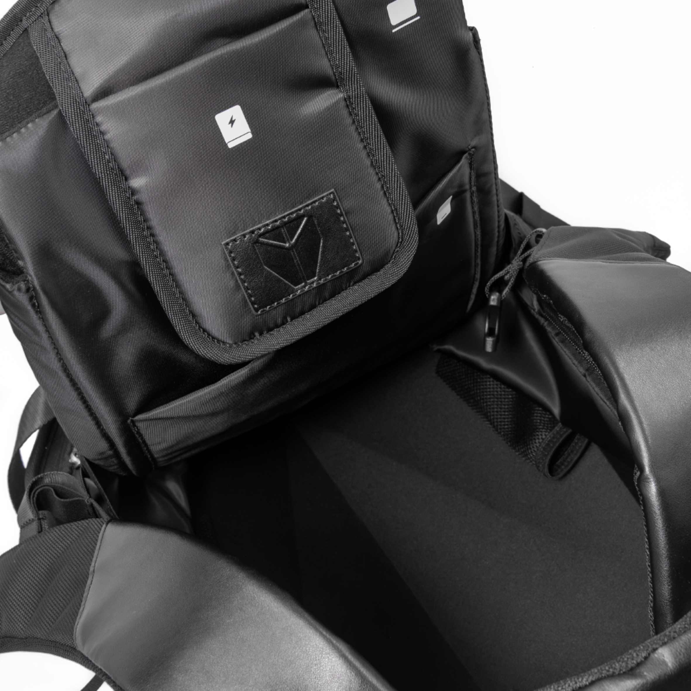 Foto 4 pulgar | Mochila Gamer Inok P-02, Antirrobo, Impermeable Y 22 L Expandibles De Almacenamiento, Color Plateado Con Carcasa Dura