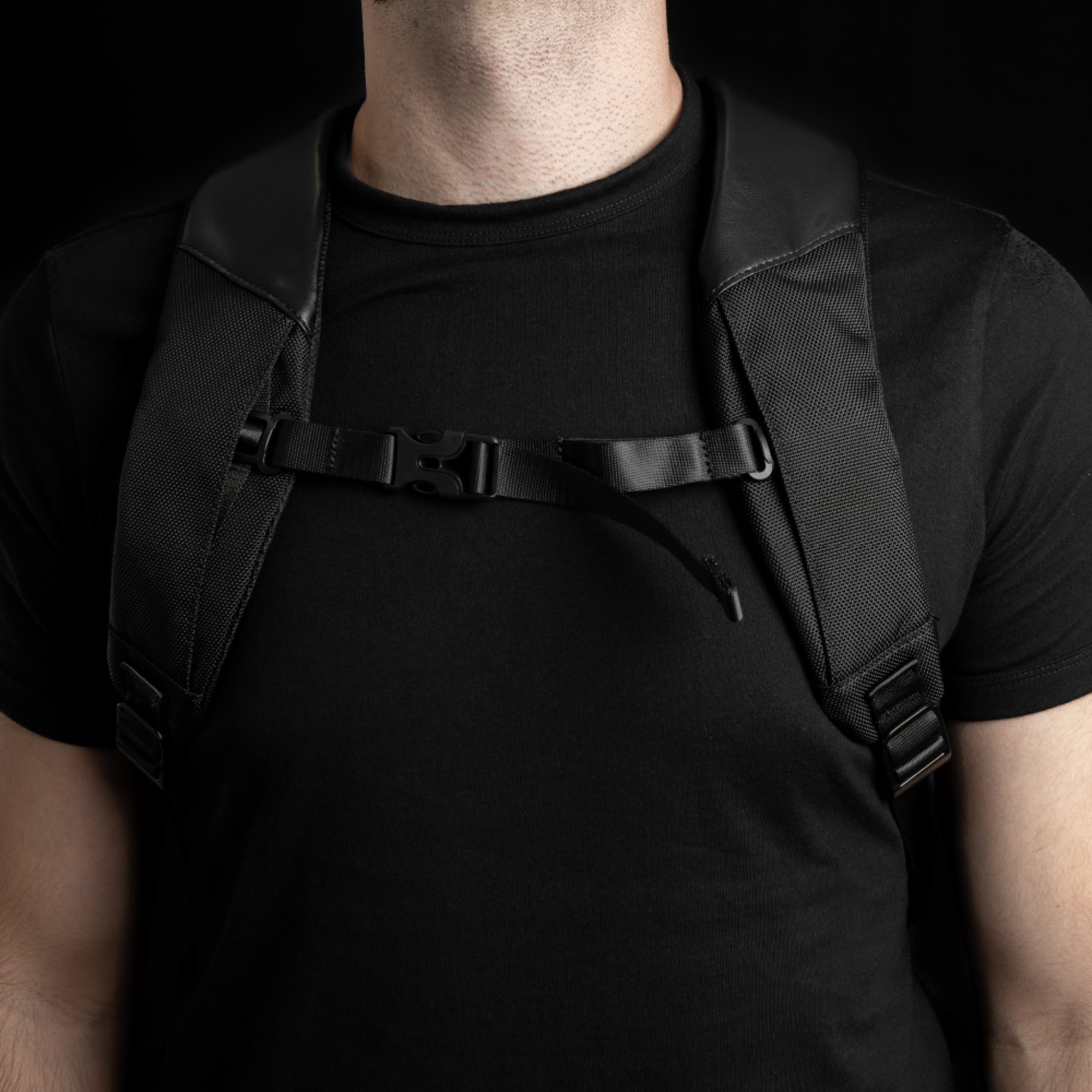 Foto 6 | Mochila Gamer Inok P-02, Antirrobo, Impermeable Y 22 L Expandibles De Almacenamiento, Color Plateado Con Carcasa Dura