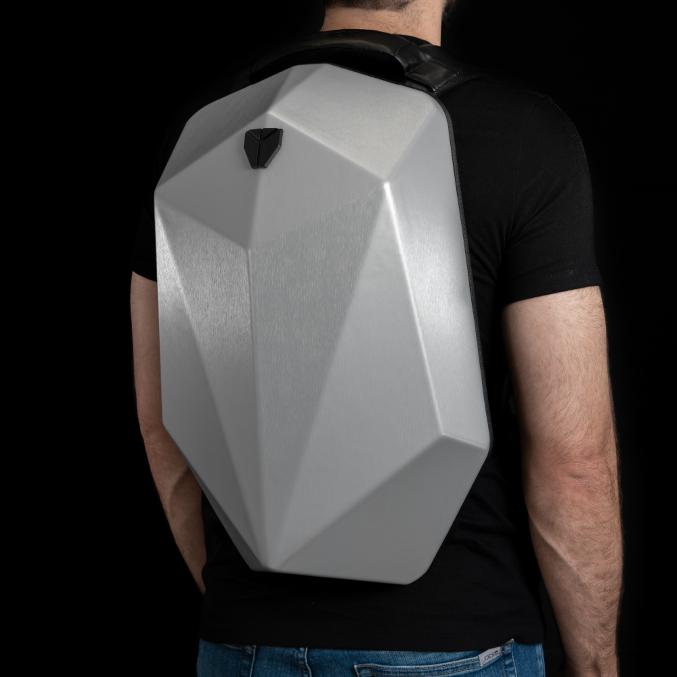 Foto 8 | Mochila Gamer Inok P-02, Antirrobo, Impermeable Y 22 L Expandibles De Almacenamiento, Color Plateado Con Carcasa Dura