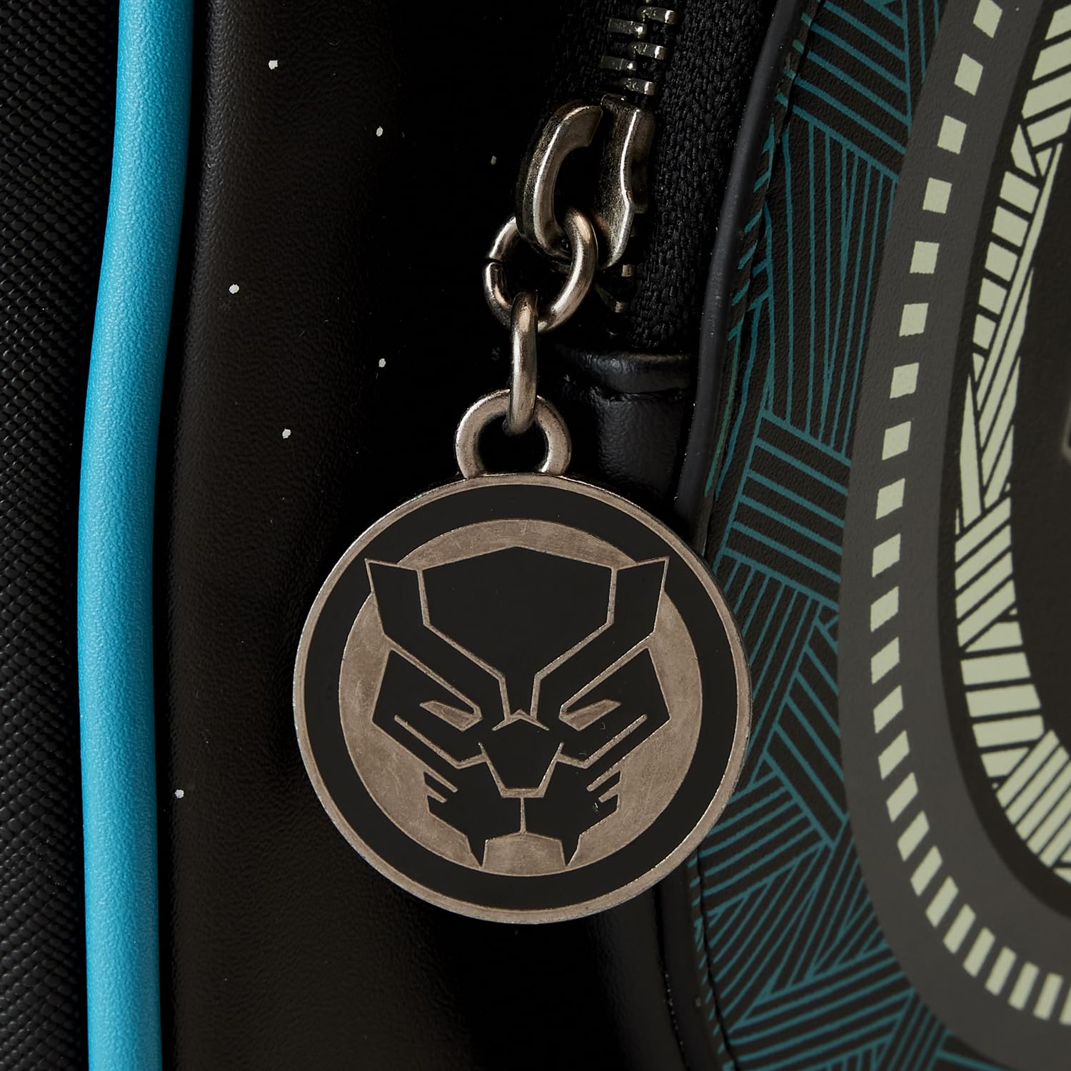 Foto 5 pulgar | Minimochila Loungefly Marvel Wakanda Forever Black Panther - Venta Internacional.