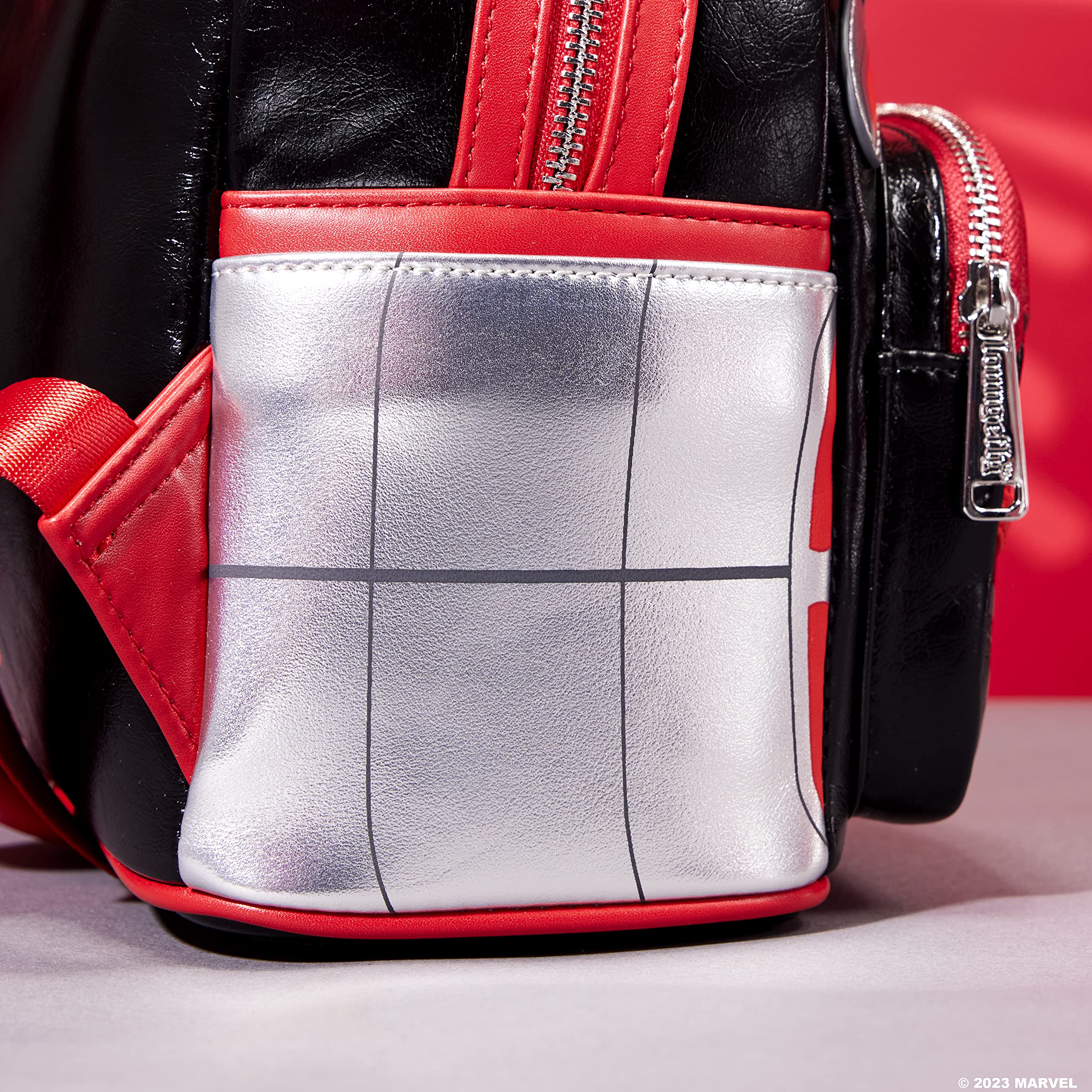 Foto 8 pulgar | Mochila Loungefly Marvel Ant-man Cosplay Roja/negra - Venta Internacional.