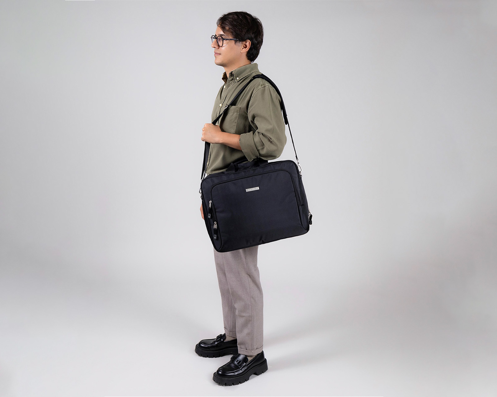 Foto 9 pulgar | Portafolio Grande Chenson Pro Para Hombre Kazio Negro Con Porta Laptop De Hasta 15''.