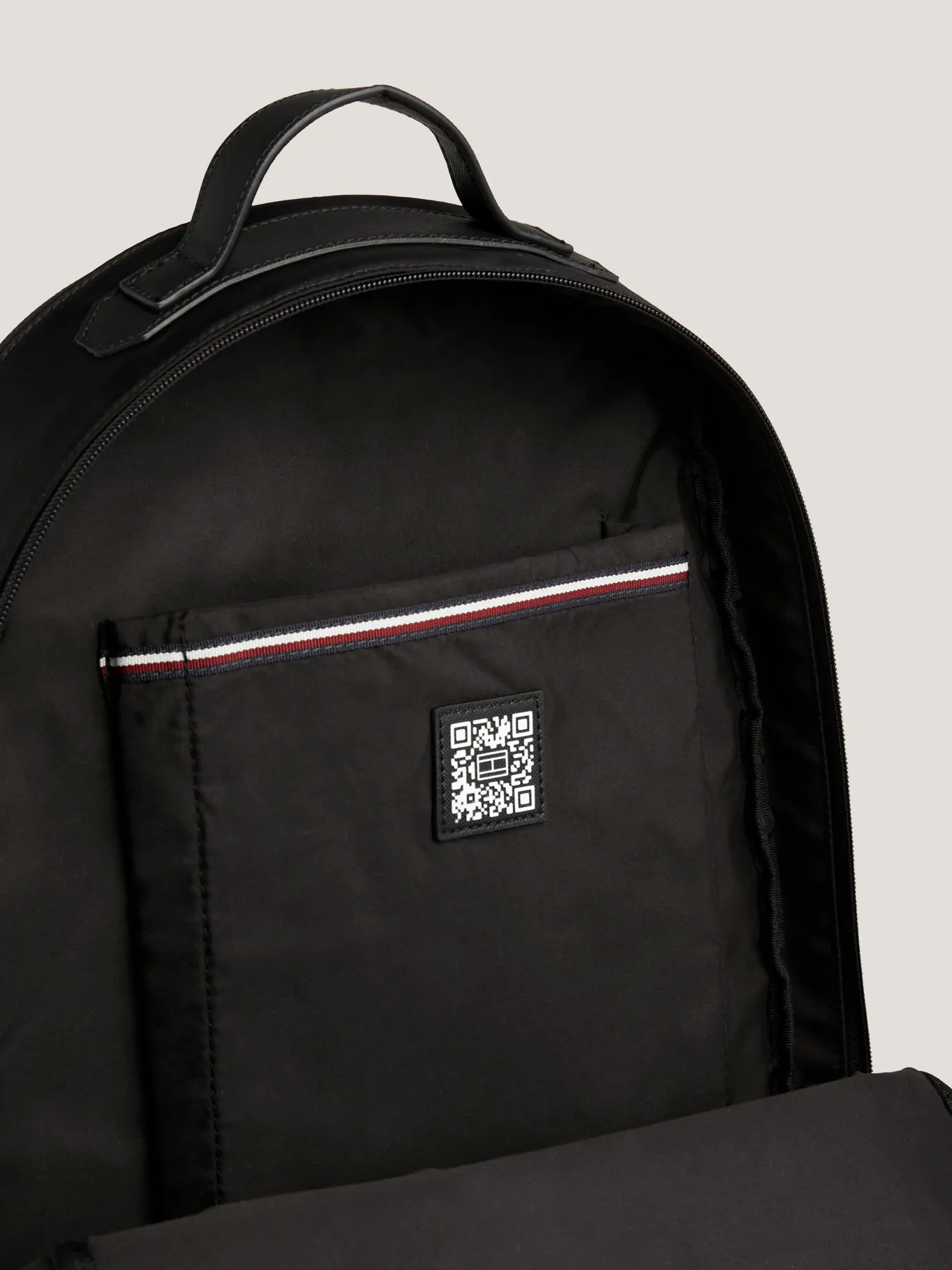 Foto 4 pulgar | Mochila Tommy Hilfiger Negro