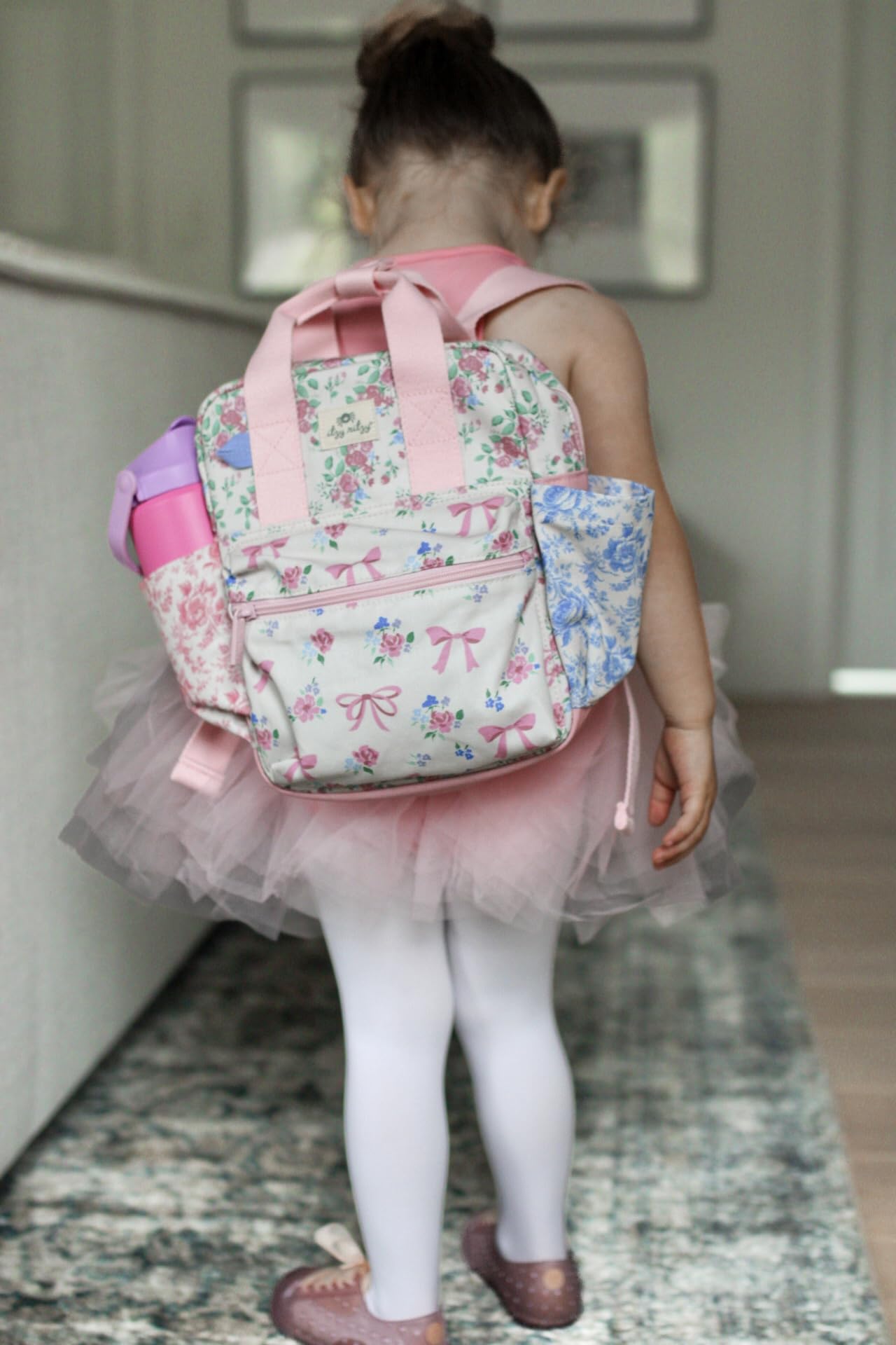 Foto 3 pulgar | Mochila Para Niños Pequeños Itzy Ritzy Ribbons & Roses Con Bolsillos - Venta Internacional.