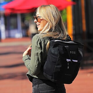 Foto 3 | Mochila Sherpani Negra de Nailon con Monedero para Mujer se Adapta a Portátiles de 15 Pulgadas