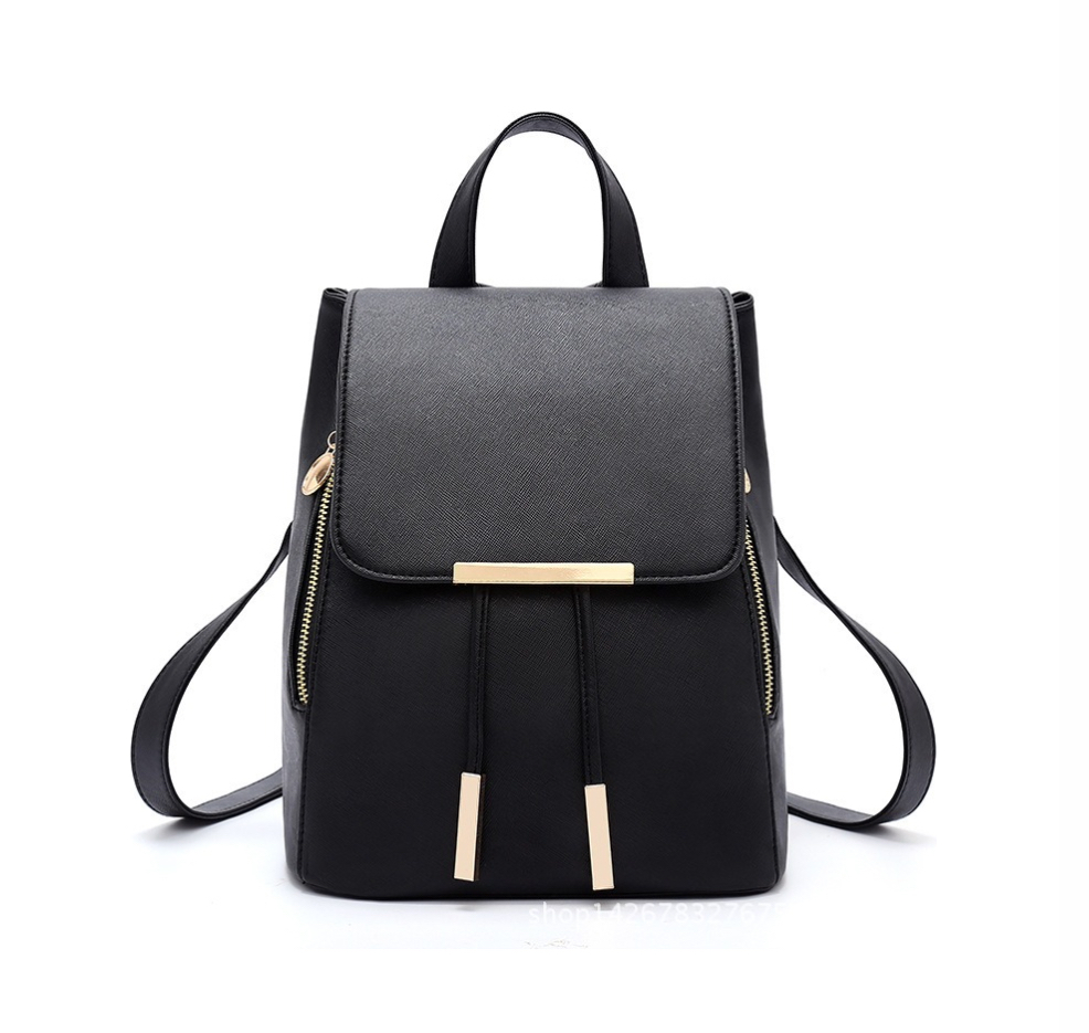 Mochila con Aplicación Metálica Negra para Mujer