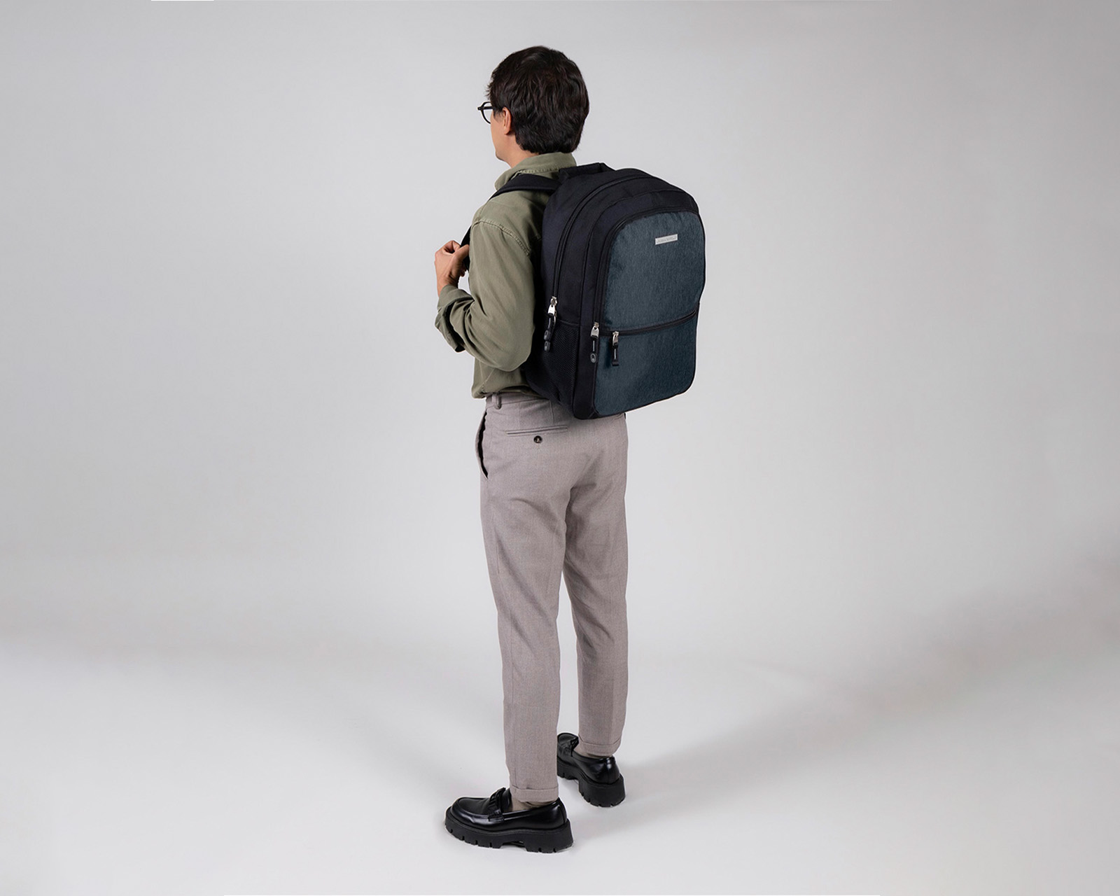 Foto 9 pulgar | Mochila  Grande Chenson Pro Para Hombre Heri Gris Con Porta Laptop De Hasta 15''.