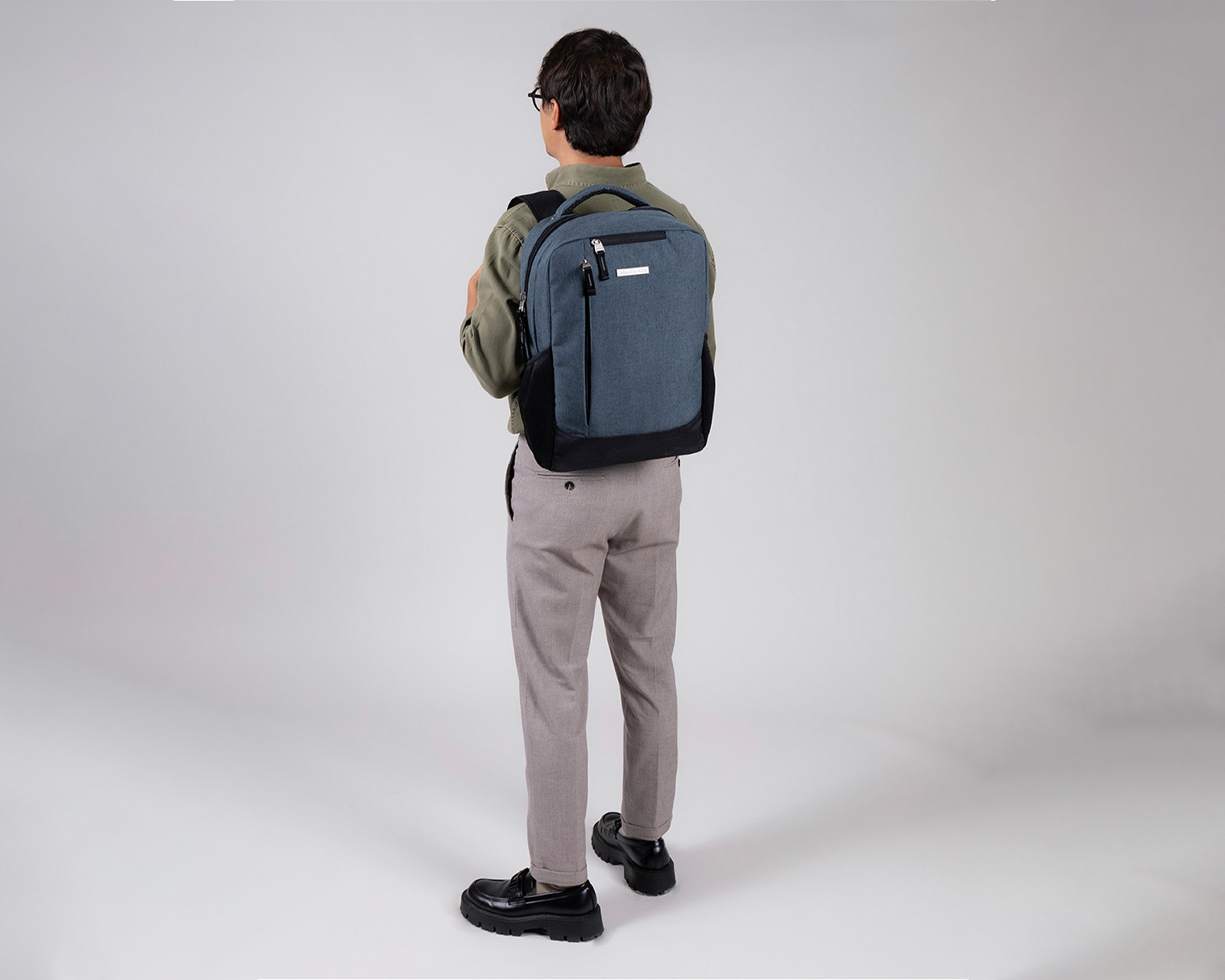 Foto 8 | Mochila Grande Chenson Pro Para Hombre Evan Gris Con Porta Laptop De Hasta 15''.