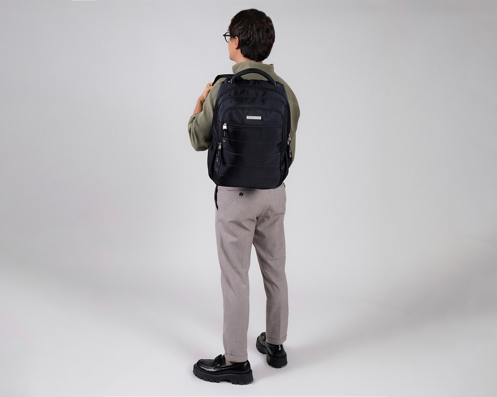 Foto 9 pulgar | Mochila Grande Chenson Pro Para Hombre Lea Negro Con Porta Laptop De Hasta 15''.
