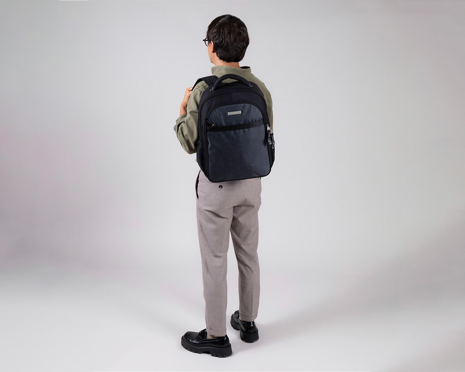 Foto 9 pulgar | Mochila  Grande Chenson Pro Para Hombre Heri Gris Con Porta Laptop De Hasta 15''.