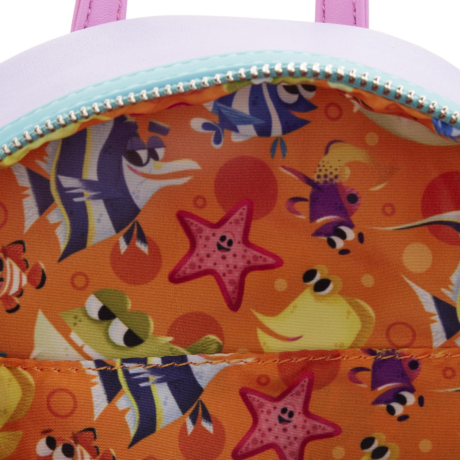 Foto 4 pulgar | Mochila Loungefly Pixar Moments Finding Nemo Darla Mini - Venta Internacional.