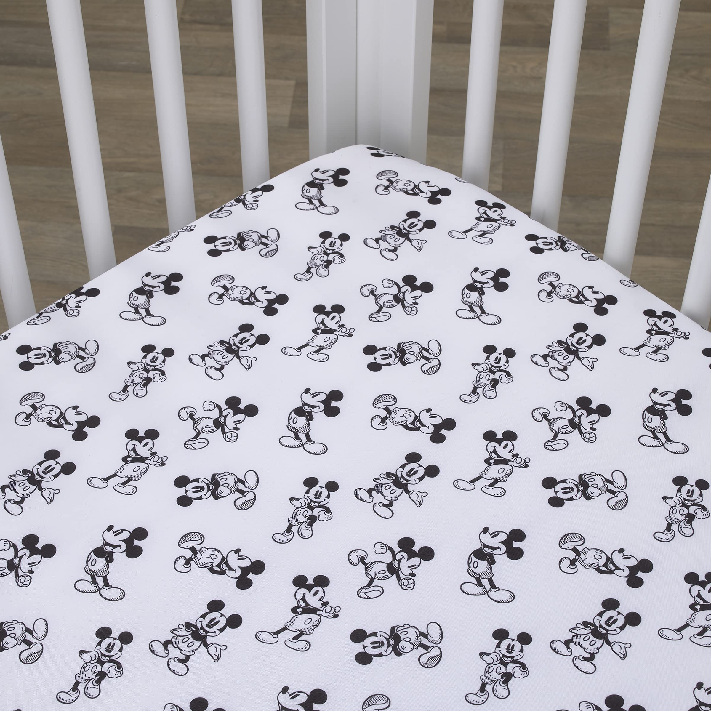 Foto 2 | Sábana Para Cuna Disney Mickey Mouse Timeless Mickey En Blanco Y Negro - Venta Internacional.