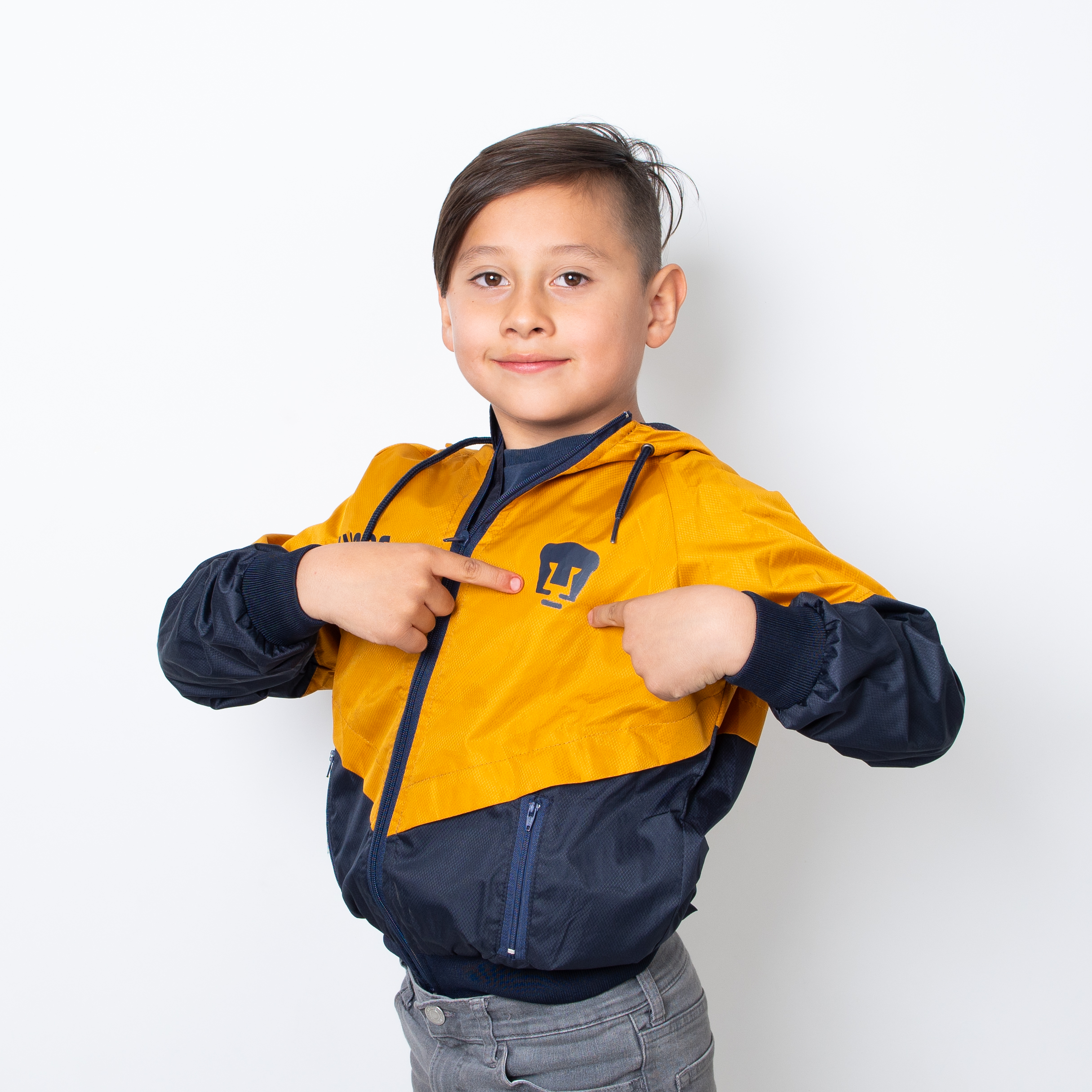 Foto 3 pulgar | Chamarra Rompevientos Pumas Diseño Oficial en Oro y Azul Infantil