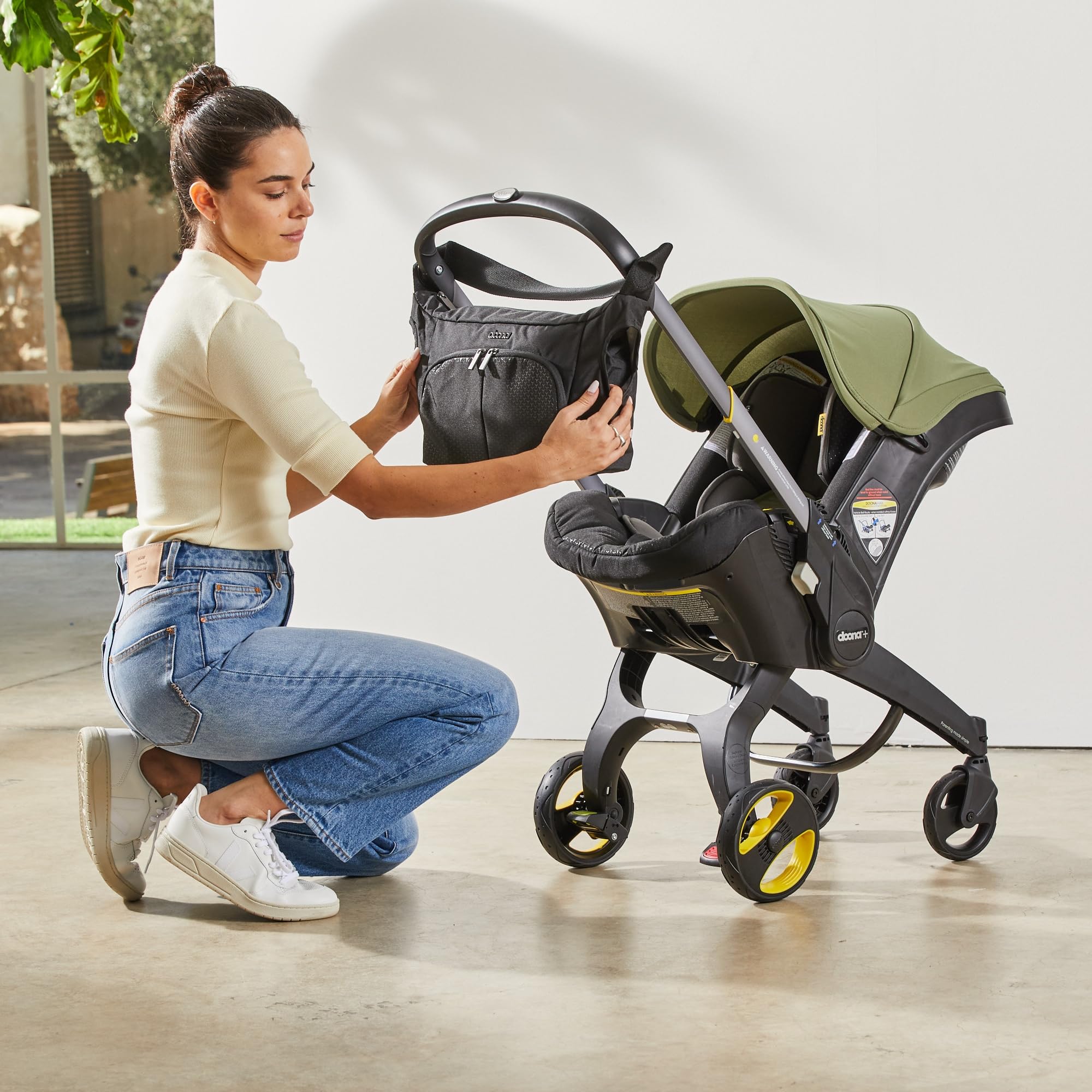Foto 4 | Bolsa Essentials Doona Nitro Negra Con Cambiador - Venta Internacional.