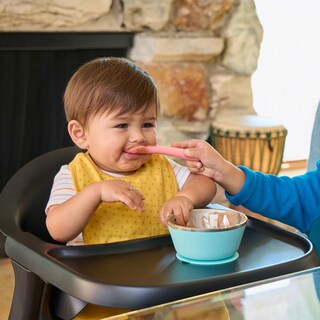Foto 4 | Silla Alta Munchkin Float™ Plegable Para Bebés Y Niños Pequeños, Negra - Venta Internacional.