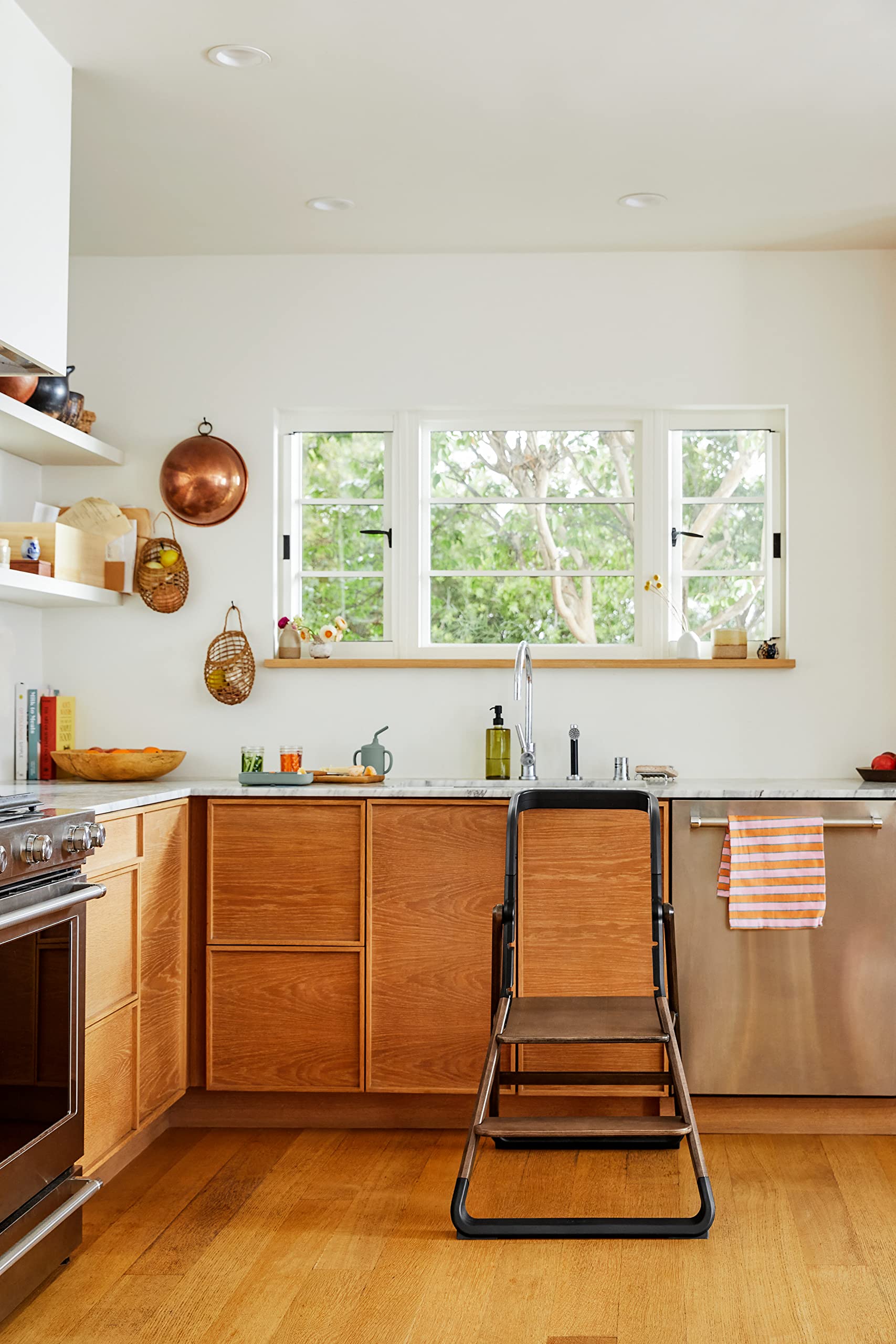 Foto 7 pulgar | Taburete Kitchen Tower Add-on Ergobaby Evolve De Madera Oscura - Venta Internacional.