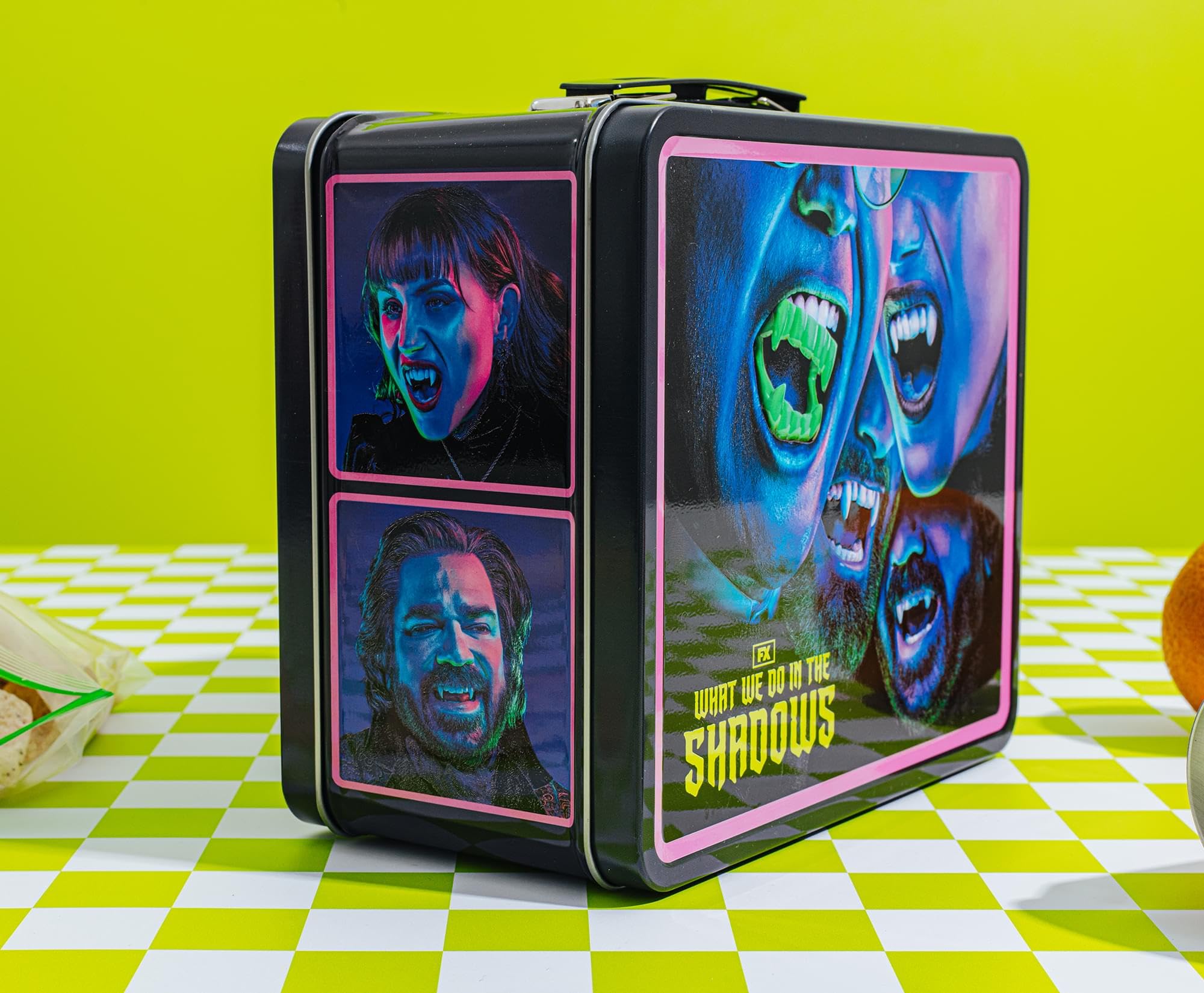 Foto 6 pulgar | Lunchbox Toynk What We Do In The Shadows Metal De Estilo Retro - Venta Internacional.