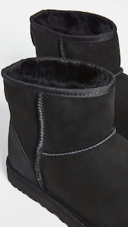 Foto 3 | Bota Ugg Classic Mini Para Hombre, Color Negro - Venta Internacional.