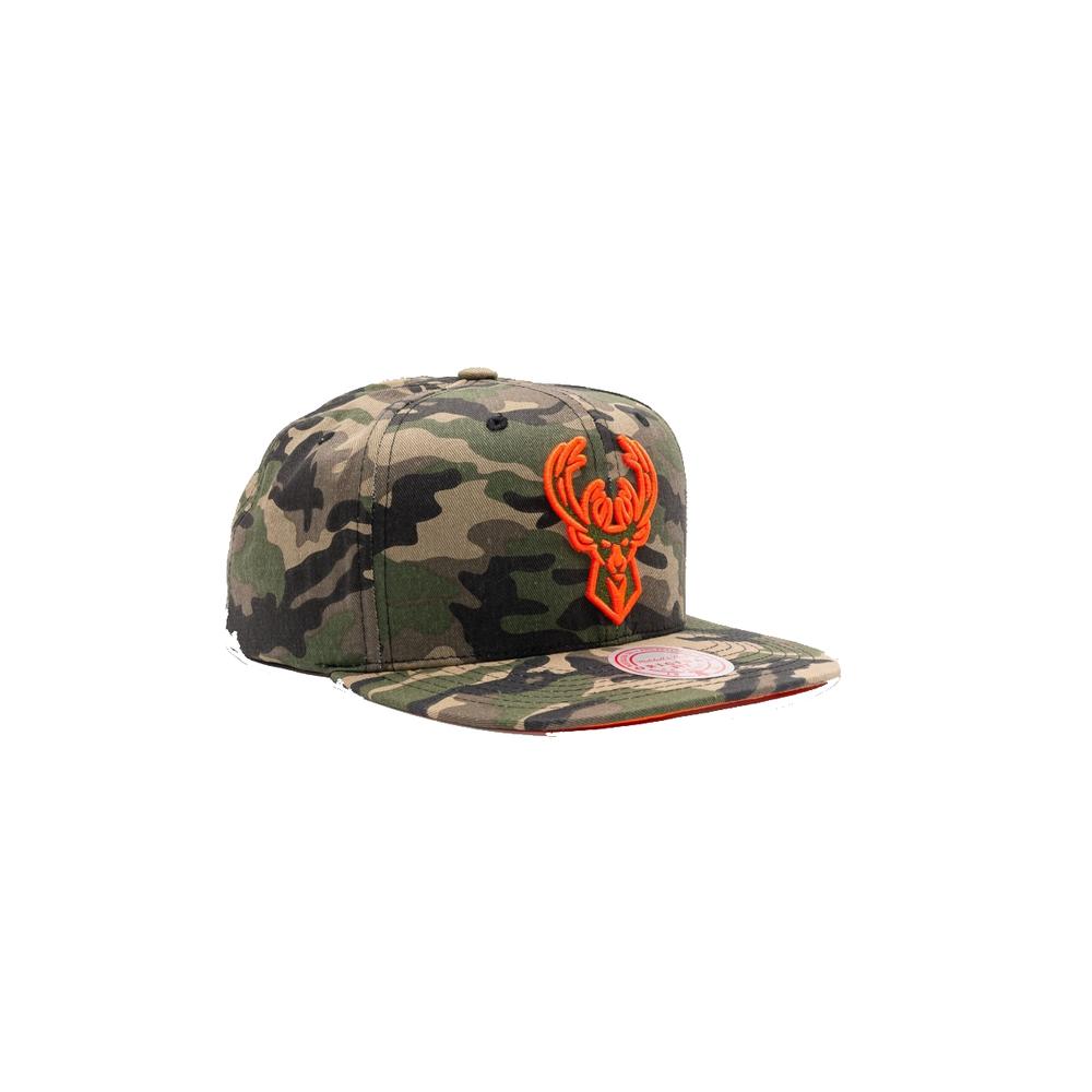 Foto 2 pulgar | Gorra Mitchell & Ness Milwaukee Bucks Camo Verde